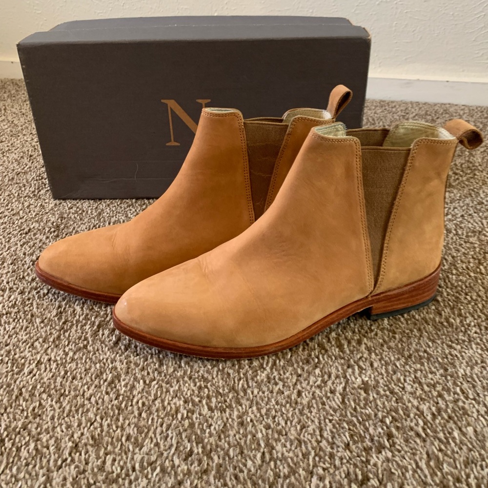 Nisolo suede Chelsea boot size 7.5 (fits like a size 7)